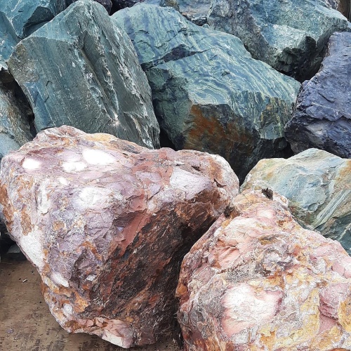 Ландшафтные глыбы красно-фиолетовые 200-1000 килограмм купить в Перми