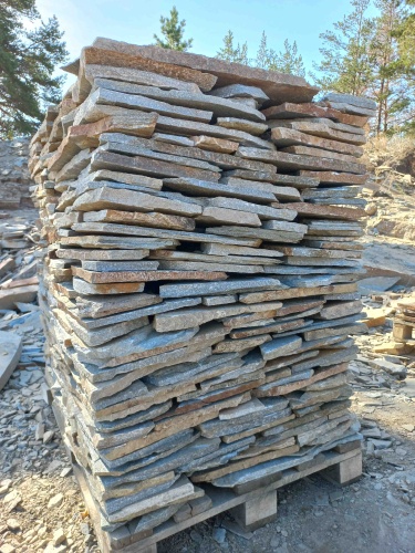 Плитняк златолит серебристый для цоколя, отмостки купить в Перми