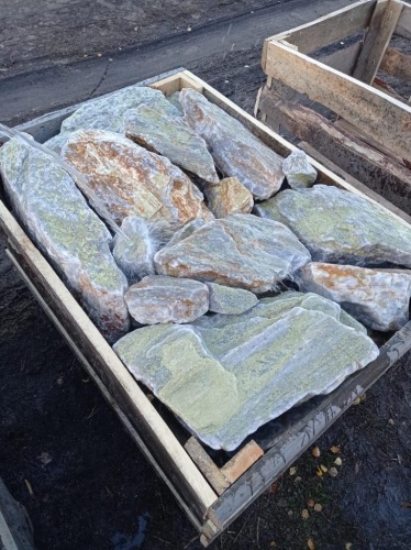 Златолит жёлтый, жёлто-зелёный глыбки и валуны для ланшафтного дизайна купить в Перми
