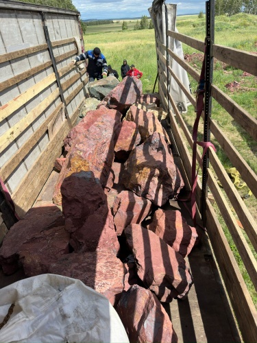 Ландшафтные глыбы красно-фиолетовые 200-1000 килограмм купить в Перми