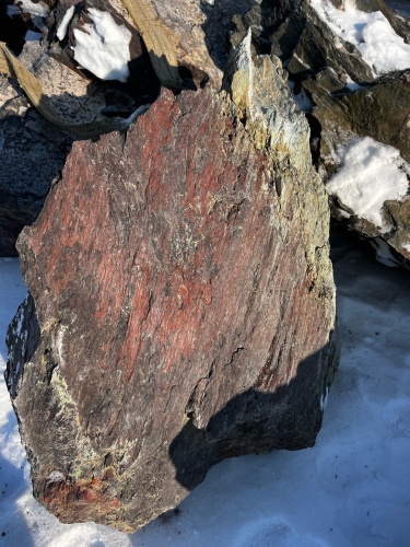 Ландшафтные глыбы красно-фиолетовые 200-1000 килограмм купить в Перми