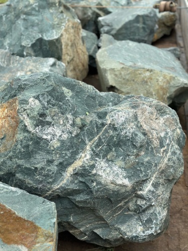 Камни для ландшафтного дизайна зелёные 10-60 килограмм купить в Перми