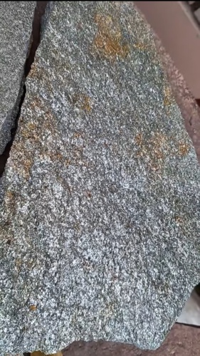 Плитняк златолит серебристый для цоколя, отмостки купить в Перми