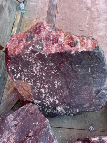 Камни для ландшафтного дизайна красно-фиолетовые 10-60 килограмм купить в Перми