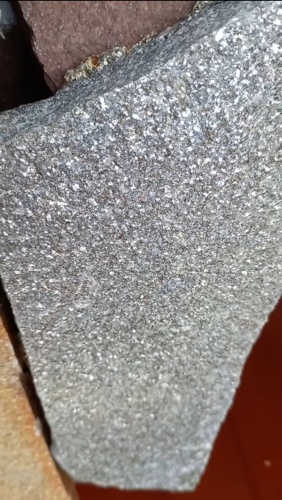 Плитняк златолит серебристый для цоколя, отмостки купить в Перми