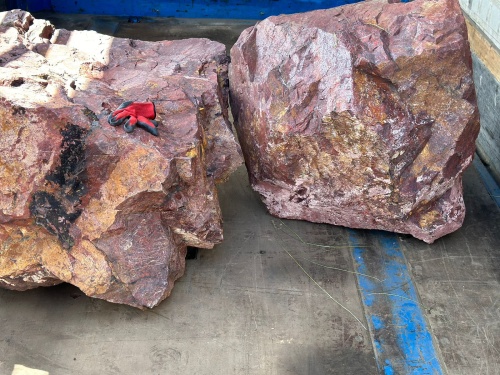 Ландшафтные глыбы красно-фиолетовые 200-1000 килограмм купить в Перми