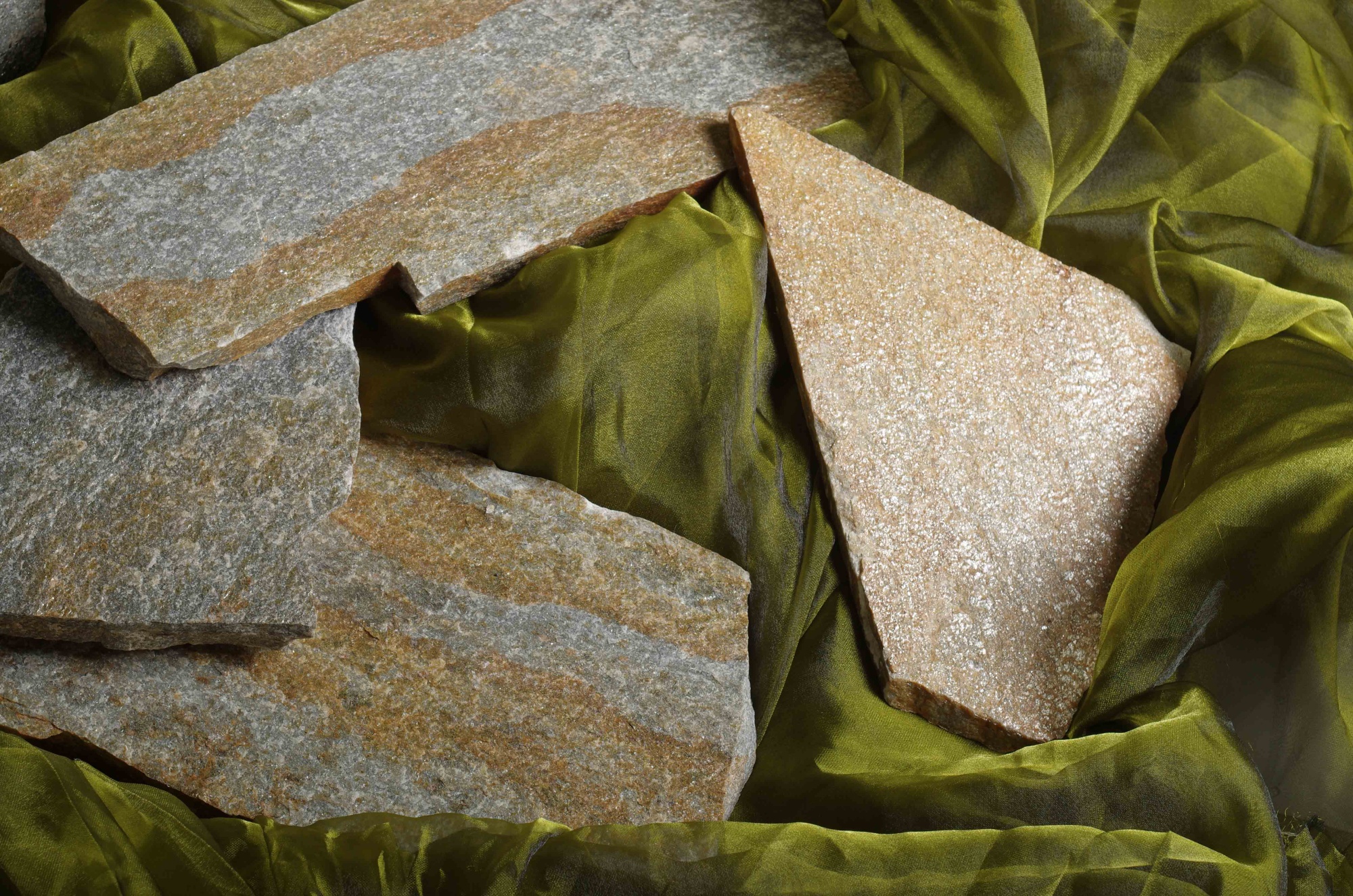 Плитняк златолит Уральский  для фасада купить в Перми