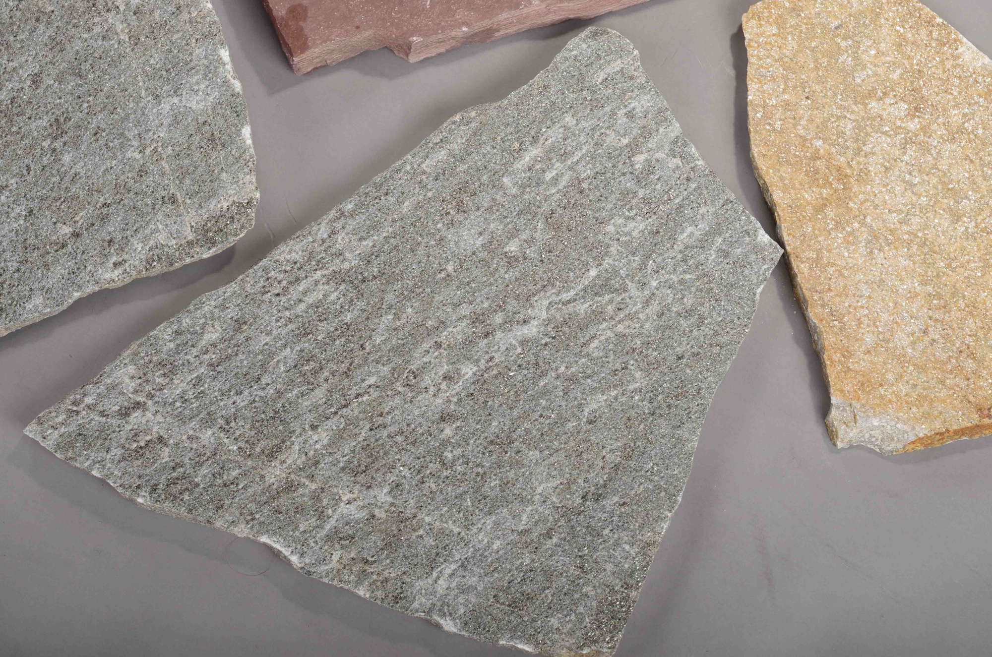 Плитняк златолит Уральский  для фасада купить в Перми