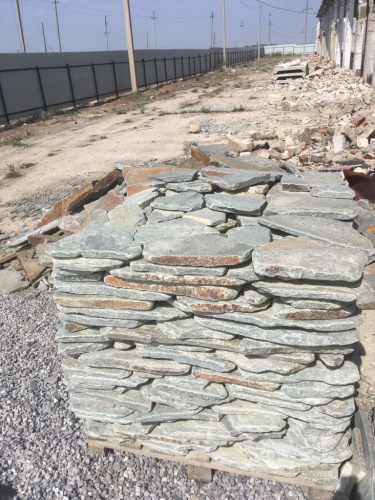 Златолит серебристый галтованный для фасада купить в Перми