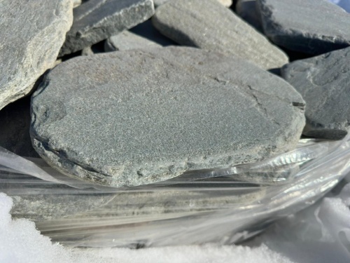 Плитняк златолит зелёный галтованный для мощения на бетон купить в Перми